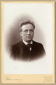105494 Portret van C.J. Leemans, geboren 1857, Hervormd predikant te Utrecht (1907-1917), overleden 1936. Borstbeeld ...